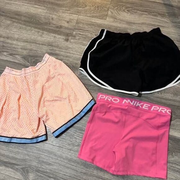 3 Nike Pro Dri Fit- Women’s Shorts Size Medium/Large - Picture 2 of 6